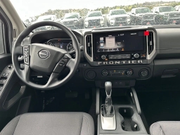 Nissan Frontier SV Crew Cab 4x2 2026