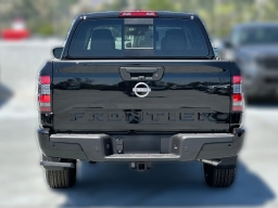 Nissan Frontier SV Crew Cab 4x2 2026