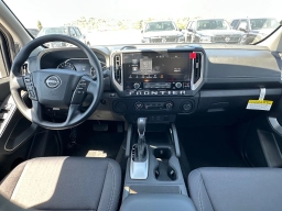 Nissan Frontier SV Crew Cab 4x2 2026