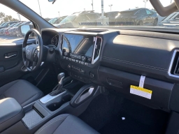Nissan Frontier SV Crew Cab 4x2 2026
