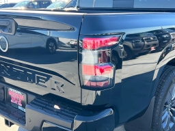 Nissan Frontier SV Crew Cab 4x2 2026