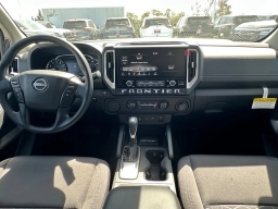 Nissan Frontier SV Crew Cab 4x2 2026