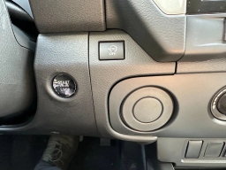 Nissan Frontier SV Crew Cab 4x2 2026