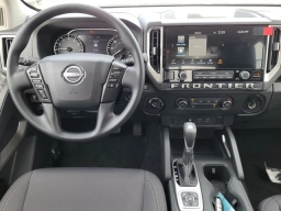 Nissan Frontier SV Crew Cab 4x4 2026
