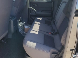 Nissan Frontier SV Crew Cab 4x4 2026