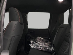 Nissan Frontier PRO-4X Crew Cab 4x4 2026