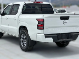 Nissan Frontier SV Crew Cab 4x4 2026