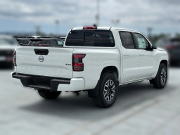 Nissan Frontier SV Crew Cab 4x4 2026