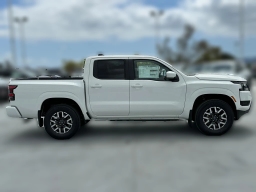 Nissan Frontier SV Crew Cab 4x4 2026