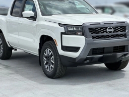 Nissan Frontier SV Crew Cab 4x4 2026