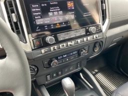 Nissan Frontier SV Crew Cab 4x4 2026