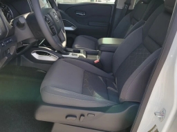 Nissan Frontier SV Crew Cab 4x4 2026