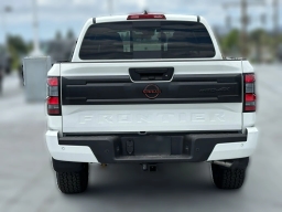 Nissan Frontier PRO-4X Crew Cab 4x4 2026