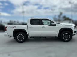 Nissan Frontier PRO-4X Crew Cab 4x4 2026