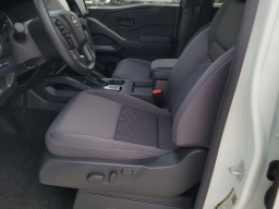 Nissan Frontier SV Crew Cab 4x4 2026
