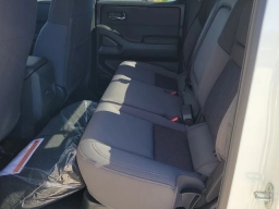 Nissan Frontier SV Crew Cab 4x4 2026
