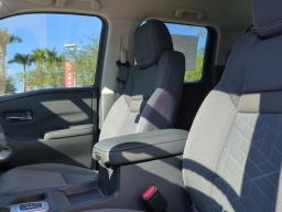 Nissan Frontier SV Crew Cab 4x4 2026