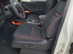 Nissan Frontier PRO-4X Crew Cab 4x4 2026
