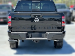 Nissan Frontier SV Crew Cab 4x4 2026