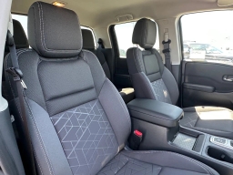 Nissan Frontier SV Crew Cab 4x4 2026