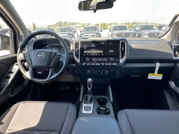 Nissan Frontier SV Crew Cab 4x4 2026
