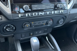 Nissan Frontier SV Crew Cab 4x4 2026