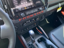 Nissan Frontier PRO-4X Crew Cab 4x4 2026