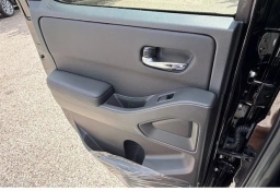 Nissan Frontier SV Crew Cab 4x4 2026