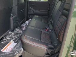 Nissan Frontier PRO-4X Crew Cab 4x4 2026