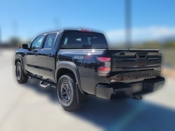 Nissan Frontier PRO-4X Crew Cab 4x4 2026
