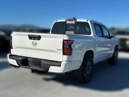 Nissan Frontier SV Crew Cab 4x4 2026