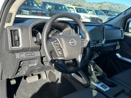Nissan Frontier SV Crew Cab 4x4 2026