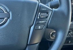 Nissan Frontier SV Crew Cab 4x4 2026