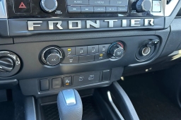 Nissan Frontier SV Crew Cab 4x4 2026
