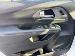 Chrysler Pacifica Select FWD 2026