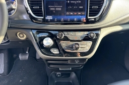 Chrysler Pacifica Select FWD 2026