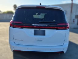 Chrysler Pacifica Select FWD 2027