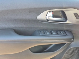 Chrysler Pacifica Select FWD 2027