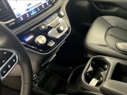 Chrysler Pacifica Select FWD 2026