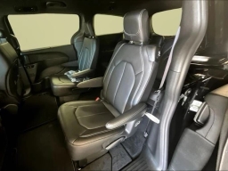 Chrysler Pacifica Select FWD 2026