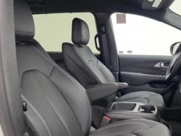 Chrysler Pacifica Select FWD 2025