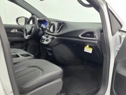 Chrysler Pacifica Select FWD 2025
