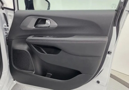 Chrysler Pacifica Select FWD 2025