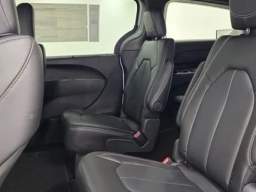 Chrysler Pacifica Select FWD 2025