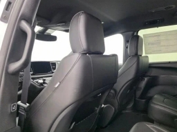 Chrysler Pacifica Select FWD 2025
