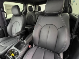 Chrysler Pacifica Select FWD 2025