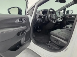Chrysler Pacifica Select FWD 2025
