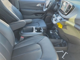 Chrysler Pacifica Select FWD 2026