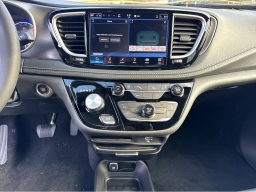 Chrysler Pacifica Select FWD 2026