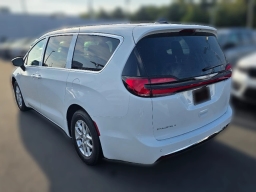 Chrysler Pacifica Select FWD 2026